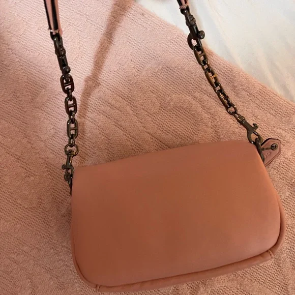 Coach pillow tabby - Picture 4 of 9